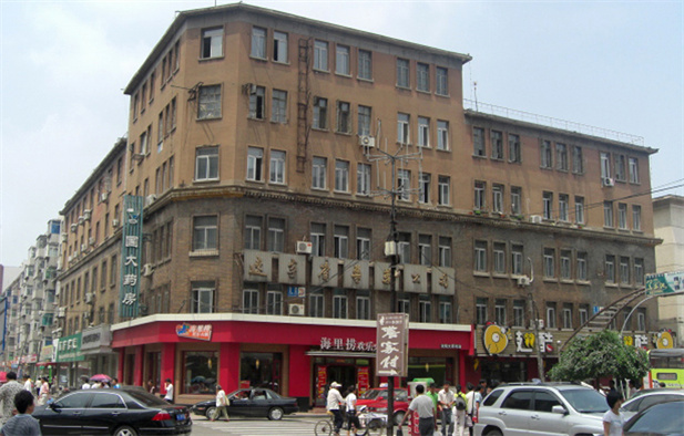 1949年，，东北医药总公司办公楼（位于沈阳市呼和浩特街13 号，，其中第一至第三层为30年代原构筑，，第四层以上为80  年代所接盖。.jpg