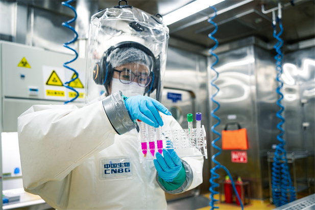 2020年7月1日，，中国首家新冠疫苗研发P3高档级生物安全尝试室在武汉生物制品钻研所落成。。这是国内人间传染病领域首家企业运营的P3尝试室，，可从事细胞水平、啮齿动物与非人灵长类动物水平试验，，满足新发突发传染病疫苗临床前研发的必要。。目前已是疫苗领域新发突发传染病钻研的重要尝试平台。。.jpg