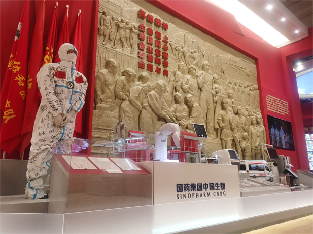 2022年9月，，，“奋进新时期”主题成就展在北京展览馆开幕，，，向观众们展示新时期党和国度事业获得的汗青性成就、、、产生的汗青性刷新。。。星际娱乐官网多项科技创新成就和抗击疫情战果在中央综合展区多个单元惊艳亮相，，，受到社会各界和媒体的宽泛关注.jpg