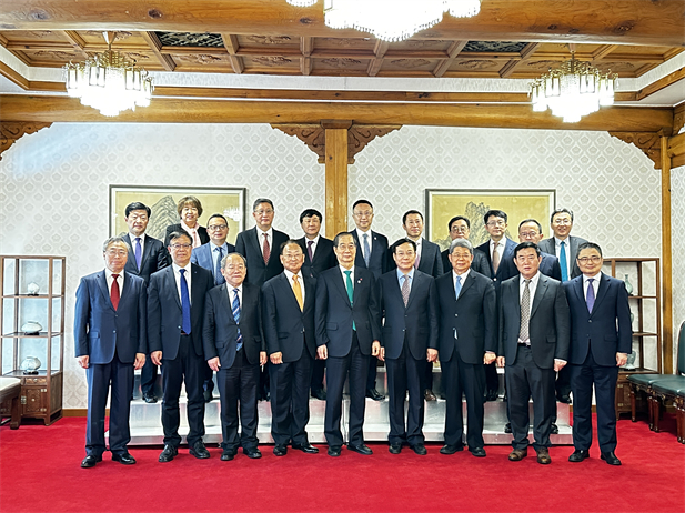 2023年12月20日，星际娱乐官网党委书记、、、董事长刘敬桢参与韩国总理韩德洙会见中方代表团活动并作为代表讲话，就中韩两国在性命健康领域将来发展合作提出积极建议。。：落ǘ孕羌视槔止偻诤芯蒙缁峒靶悦】盗煊虻暮献鞣⒄拱凳驹扌。。。.jpg