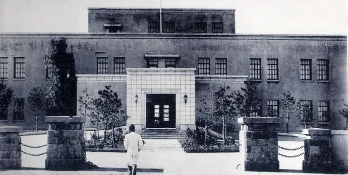 1946年，东北民主联军收受长春卫生技术厂，后改称东北卫生技术厂（长春生物制品钻研所前身）